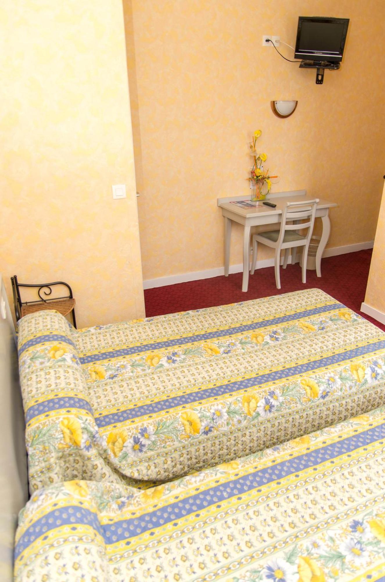 Hotel De La Gare Dol-de-Bretagne Dış mekan fotoğraf