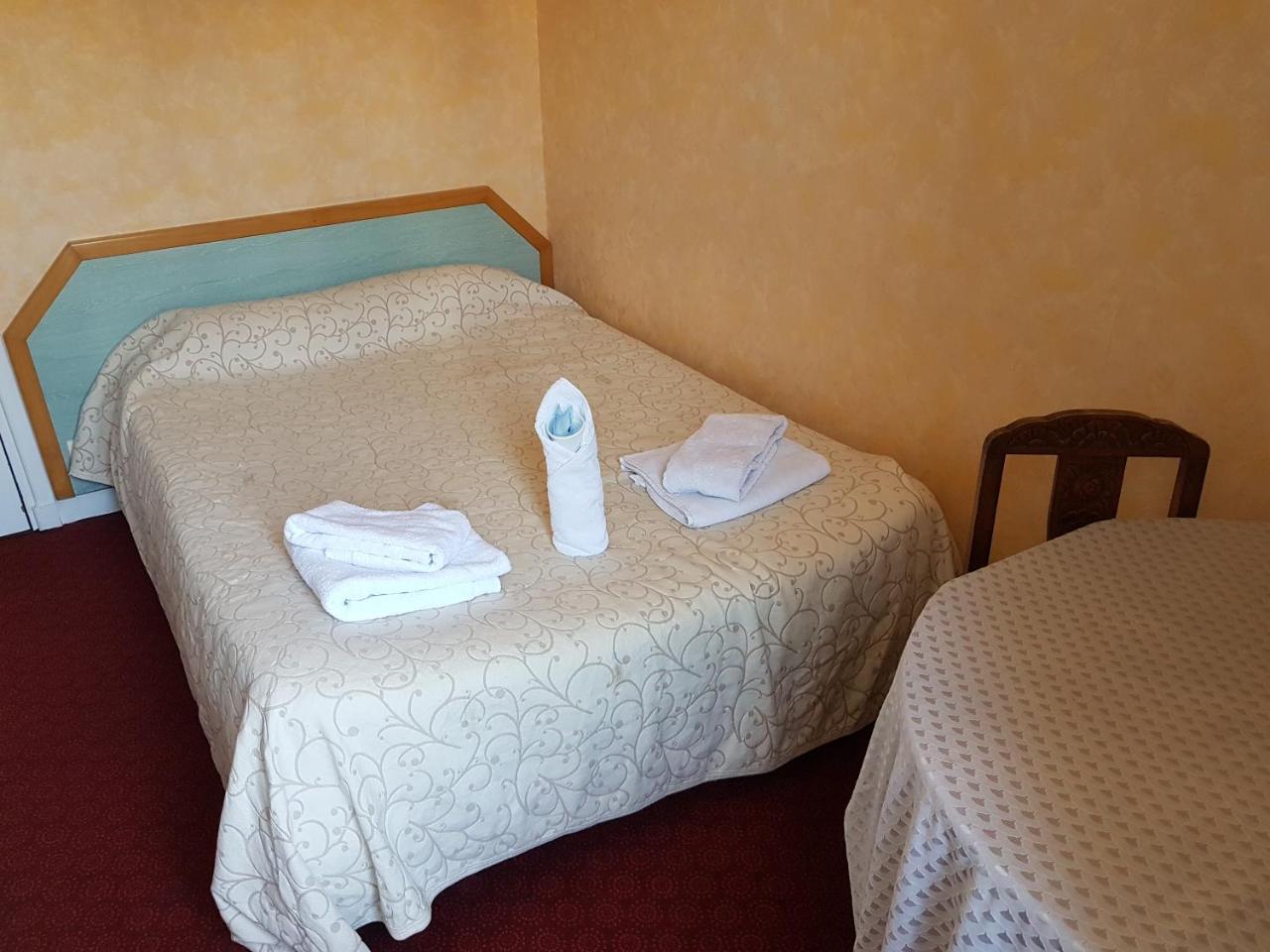 Hotel De La Gare Dol-de-Bretagne Dış mekan fotoğraf