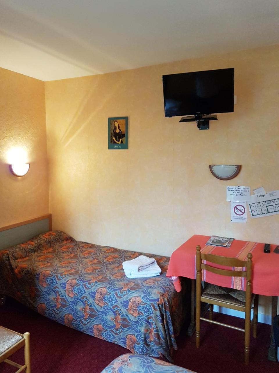 Hotel De La Gare Dol-de-Bretagne Oda fotoğraf
